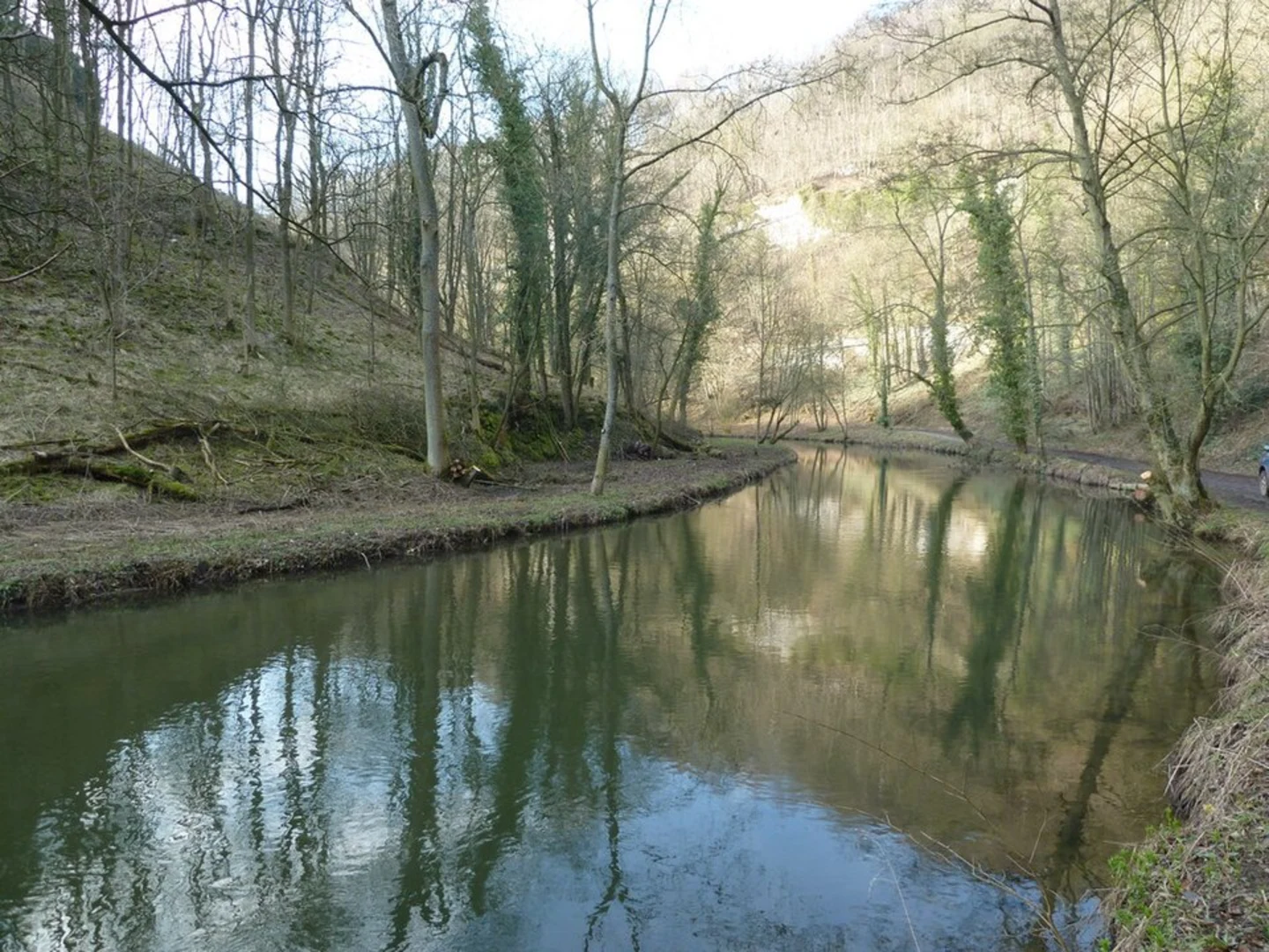 An image depicting the trail Miller's Dale Loop and its surrounding area.