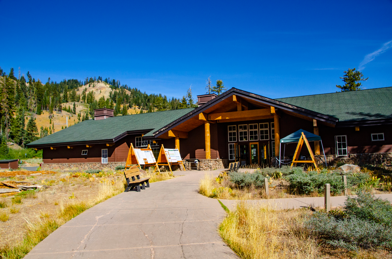 An image depicting the trail Kohm Yah-mah-nee Visitor Center Loop and its surrounding area.