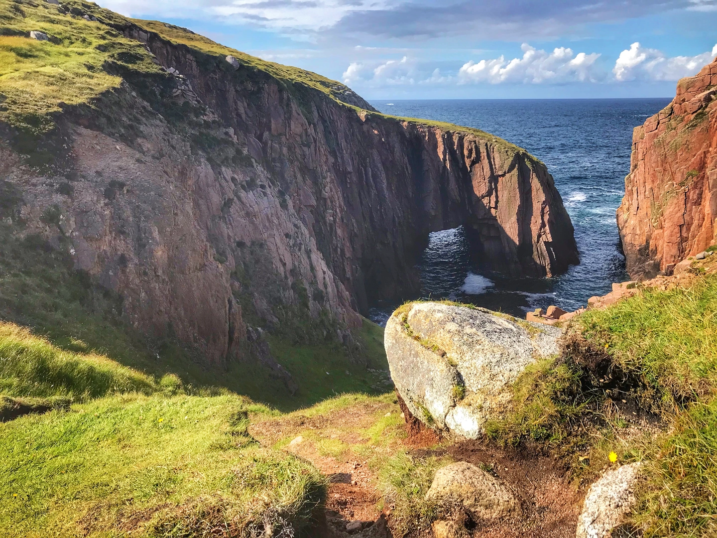 An image depicting the trail Slí Ghabhla - Gola Island - Sli Dhun na nGall and its surrounding area.