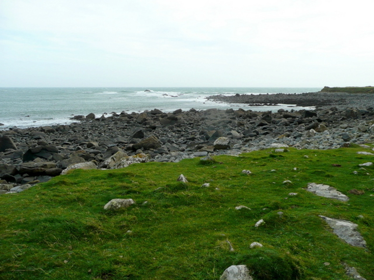 An image depicting the trail Main Dale and Lowland Point Saltworks via Lizard NNR via SWCP and its surrounding area.