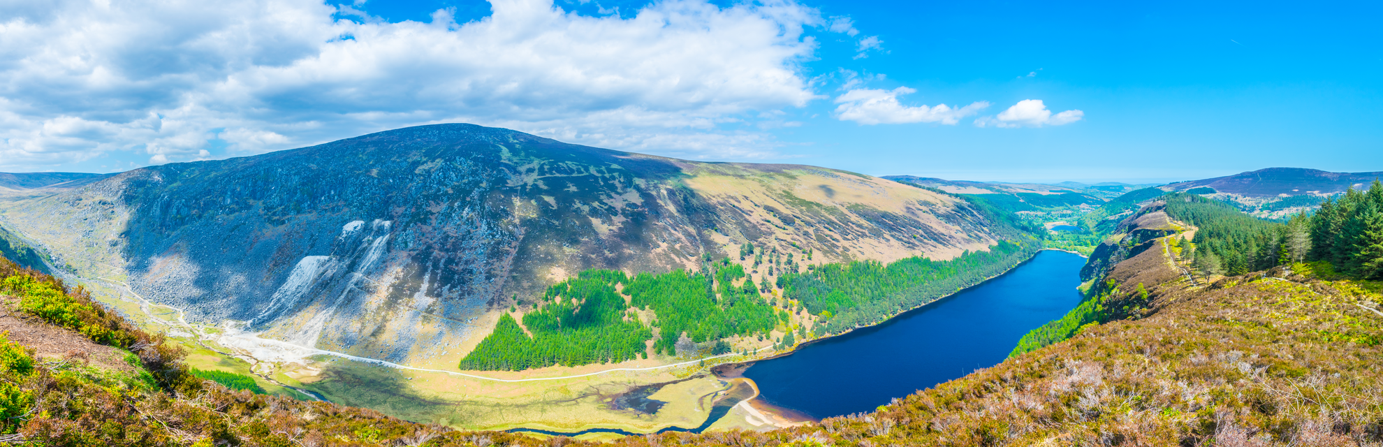 An image depicting the trail Camaderry Mountain and its surrounding area.