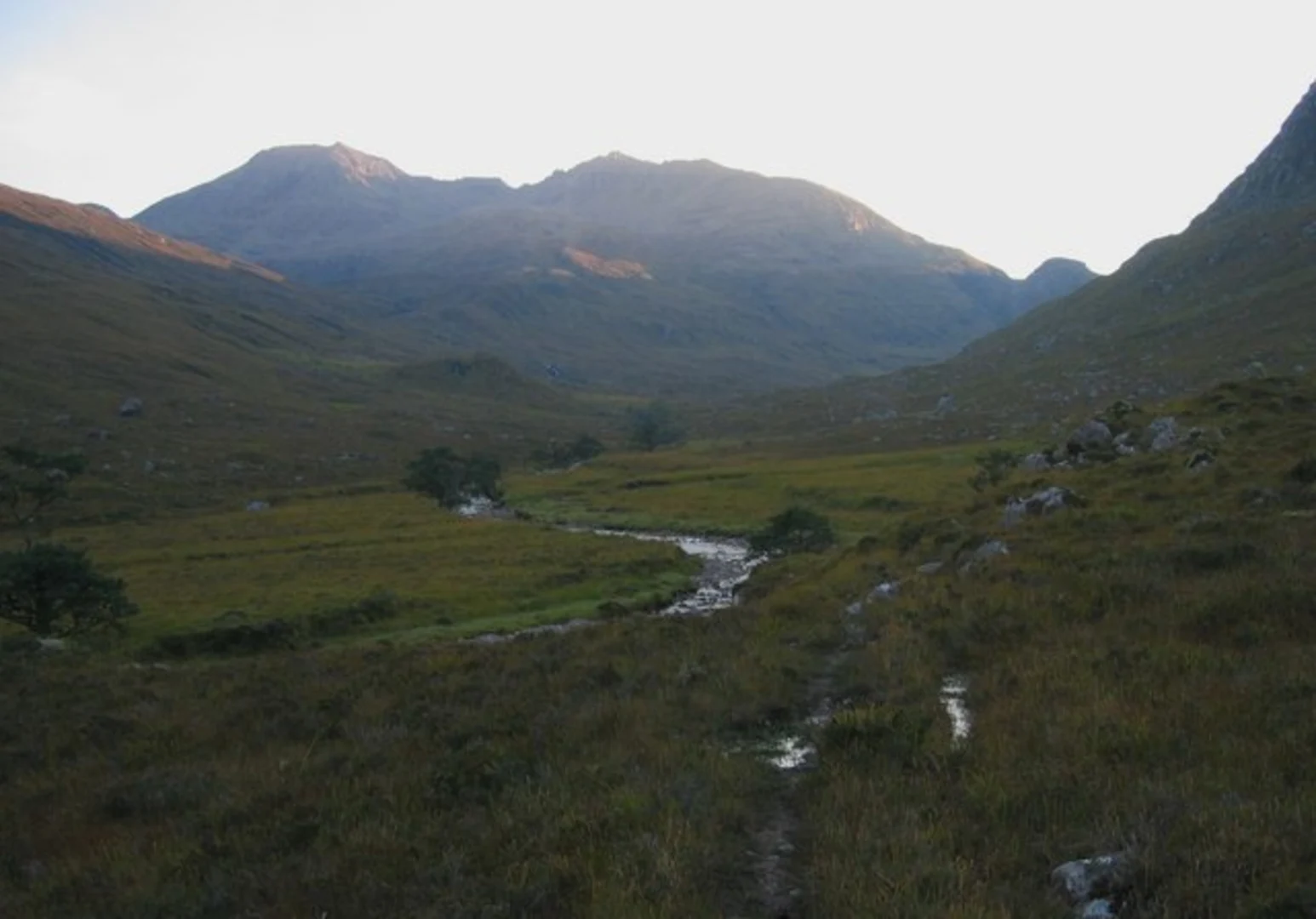 An image depicting the trail Glen Rosa Loop via Caisteal Abhail and its surrounding area.