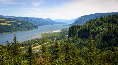An image depicting the trail Wauna Viewpoint via George Trail and its surrounding area.