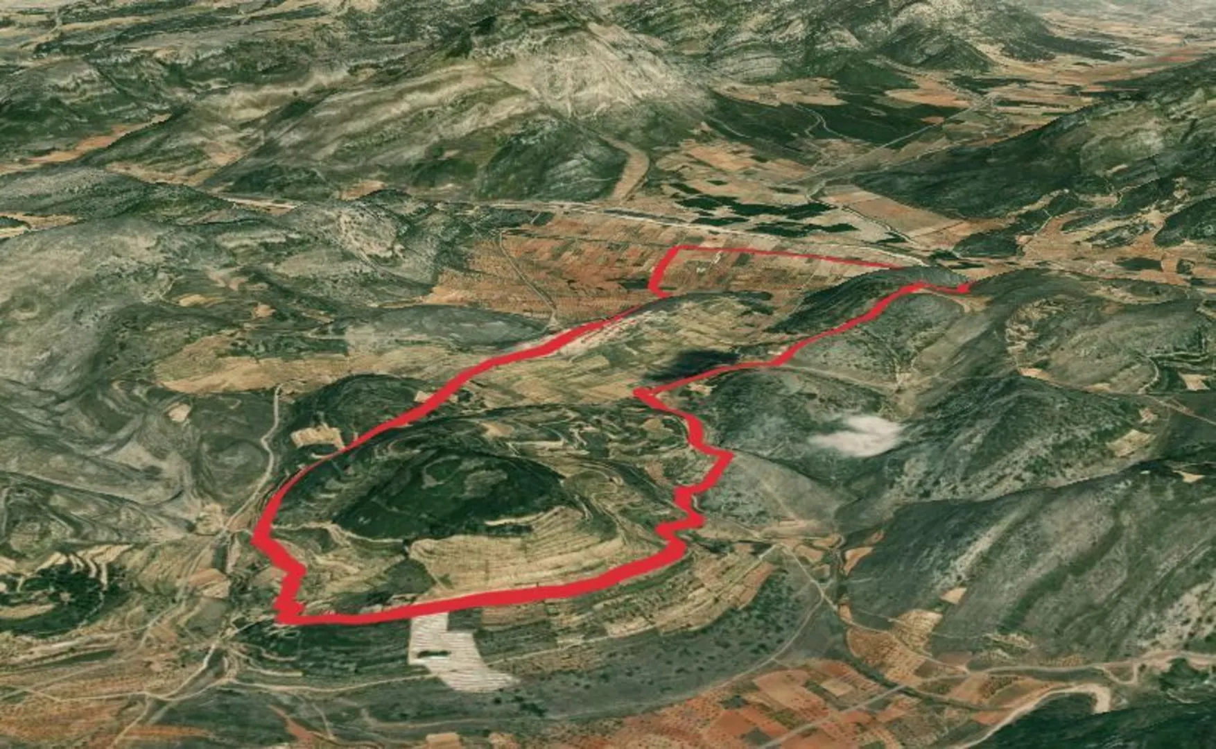 An image depicting the trail Roads of the Manor of Vilar de Canes PR CV 405 and its surrounding area.