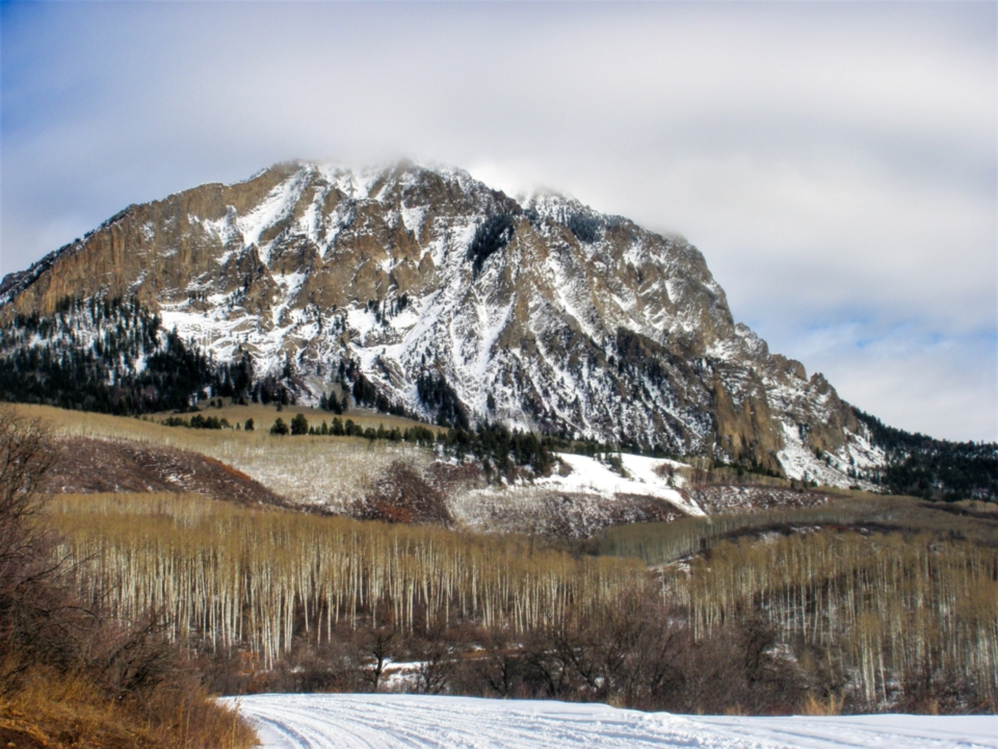 An image depicting the trail Huntsman Ridge Trail and its surrounding area.