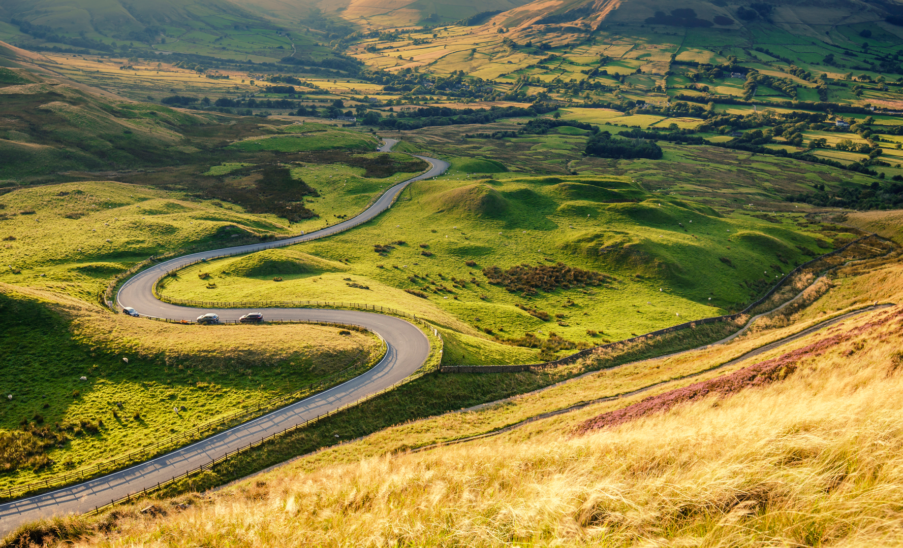 An image depicting the trail Mam Tor Landslip and its surrounding area.