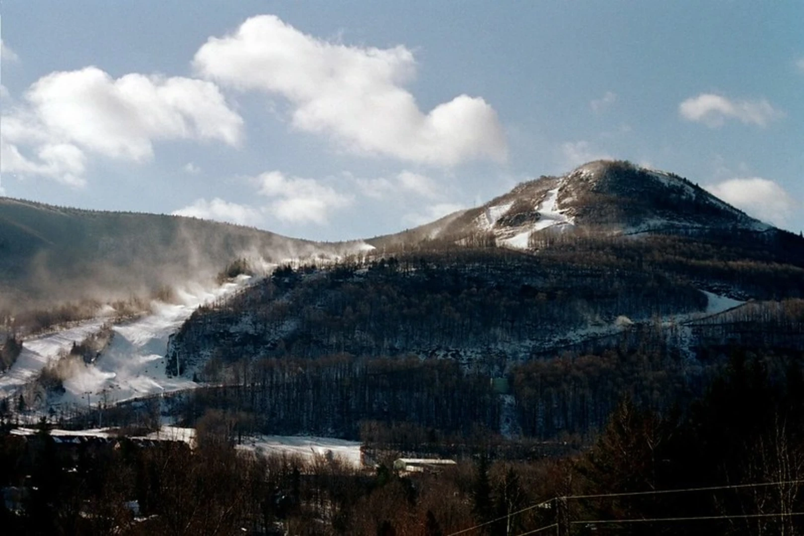 An image depicting the trail Hunter Mountain via Spruceton Trail and its surrounding area.