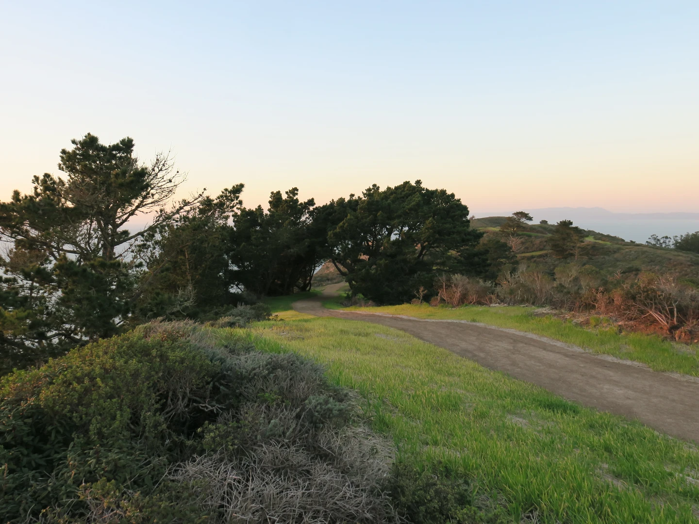 An image depicting the trail Devil’s Slide Trail and Arroyo Trail Loop and its surrounding area.