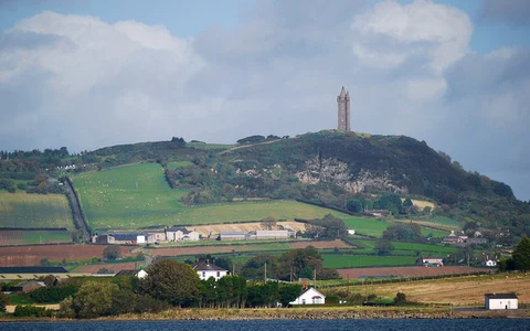 An image depicting the trail Scrabo Tower Walk and its surrounding area.
