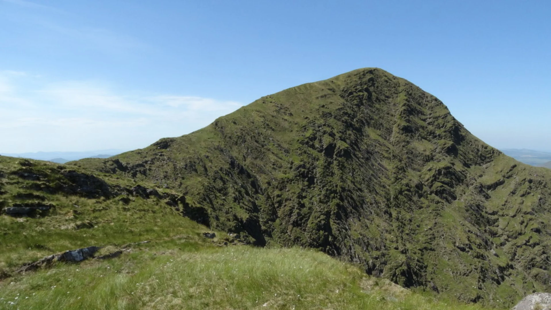 An image depicting the trail Mullaghanattin Circuit and its surrounding area.