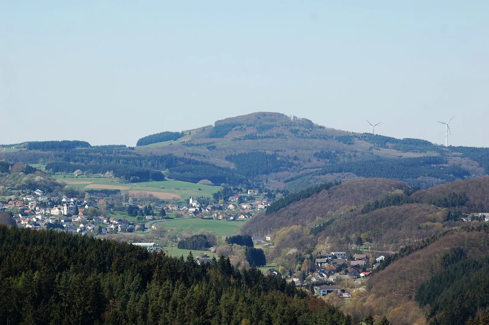 An image depicting the trail Pilgerweg and Bonifatius Route and its surrounding area.