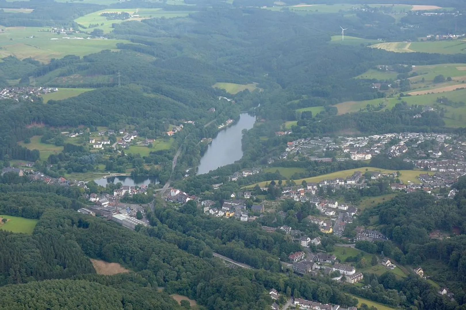 An image depicting the trail Zum Bilstein and Vor Der Hardt Loop and its surrounding area.