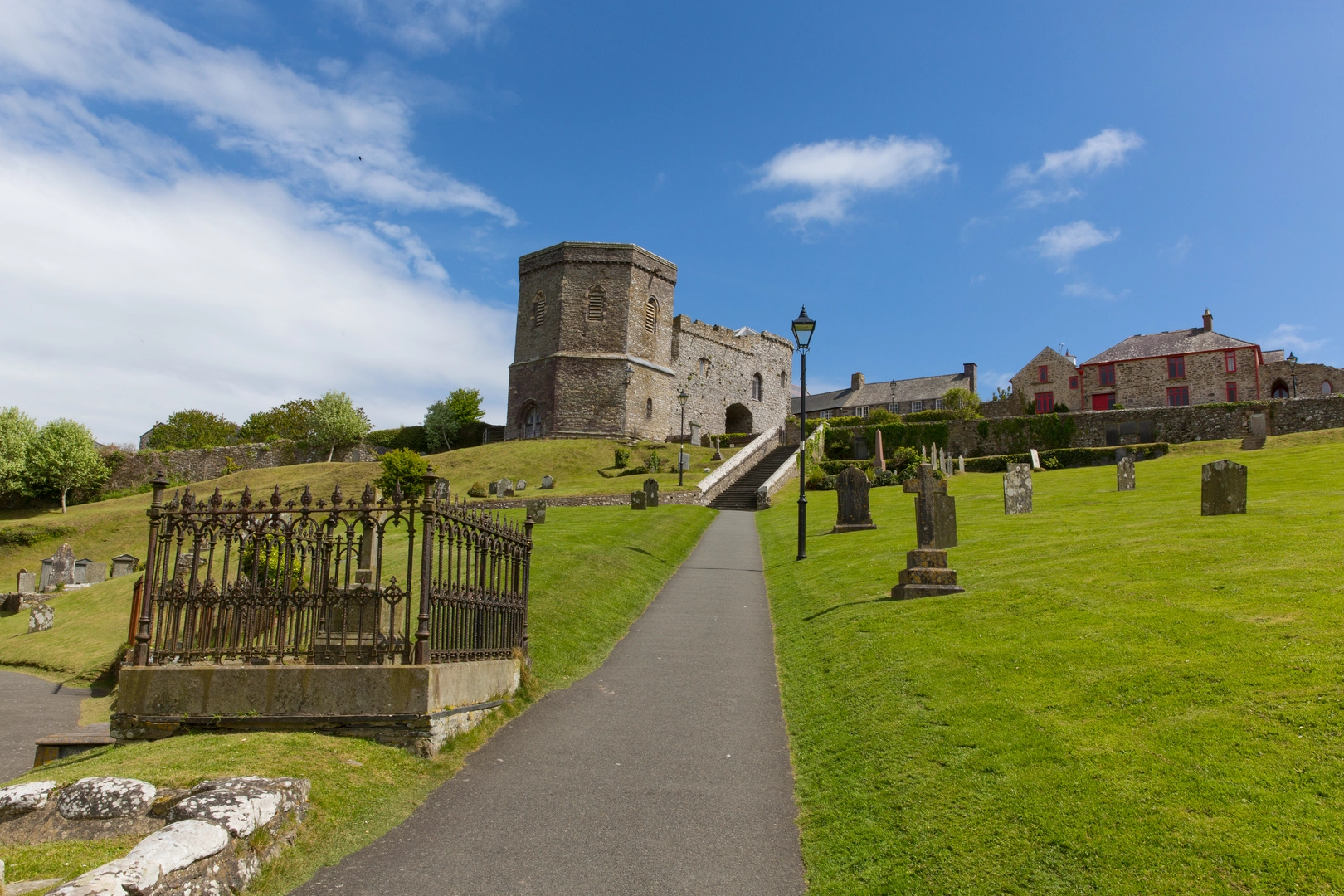 An image depicting the trail Historic St Davids and its surrounding area.
