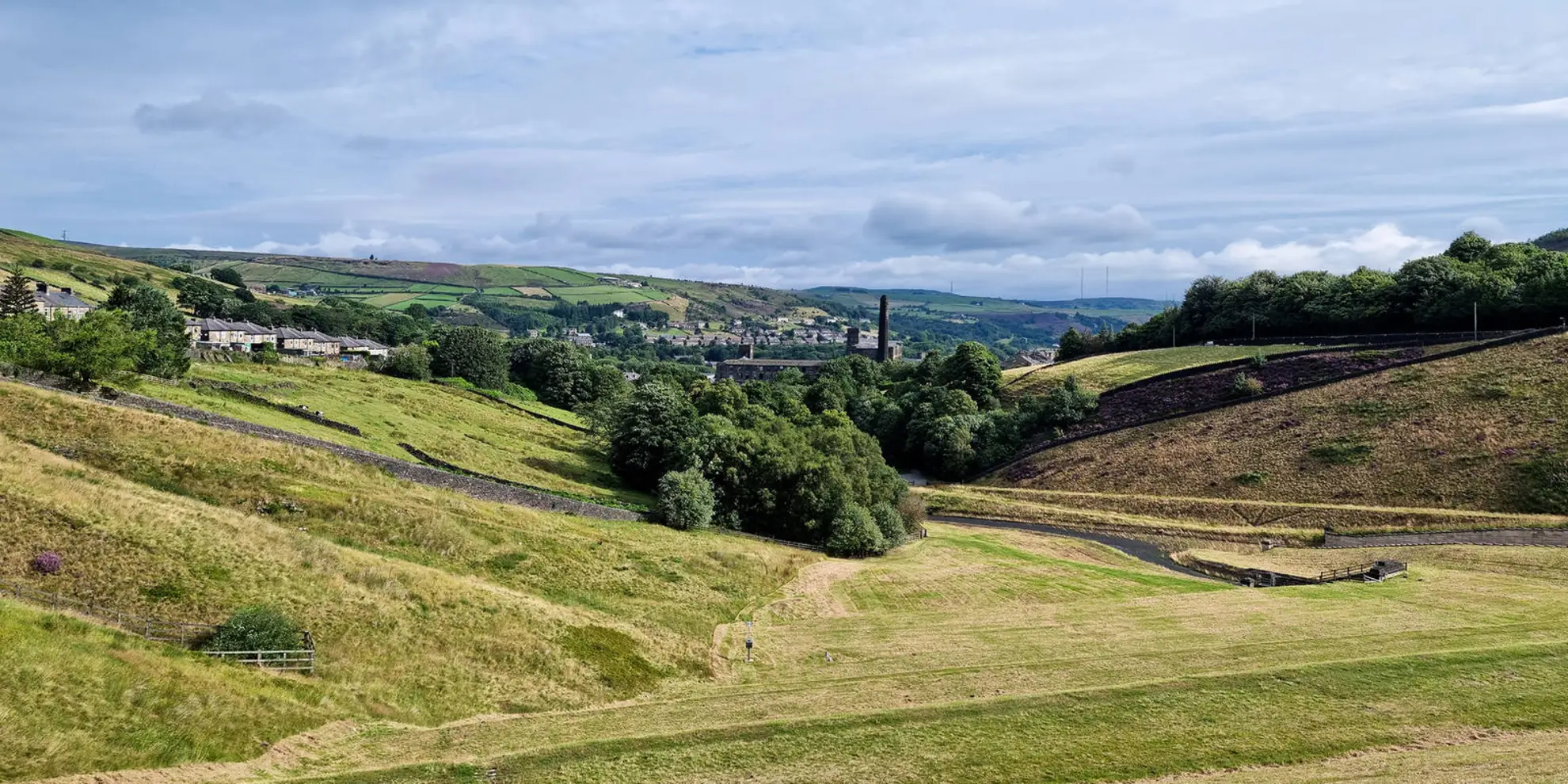 An image depicting the trail Marsden - Standedge Trail - Oldham Way - Pennine Way and Willykay Clough and its surrounding area.