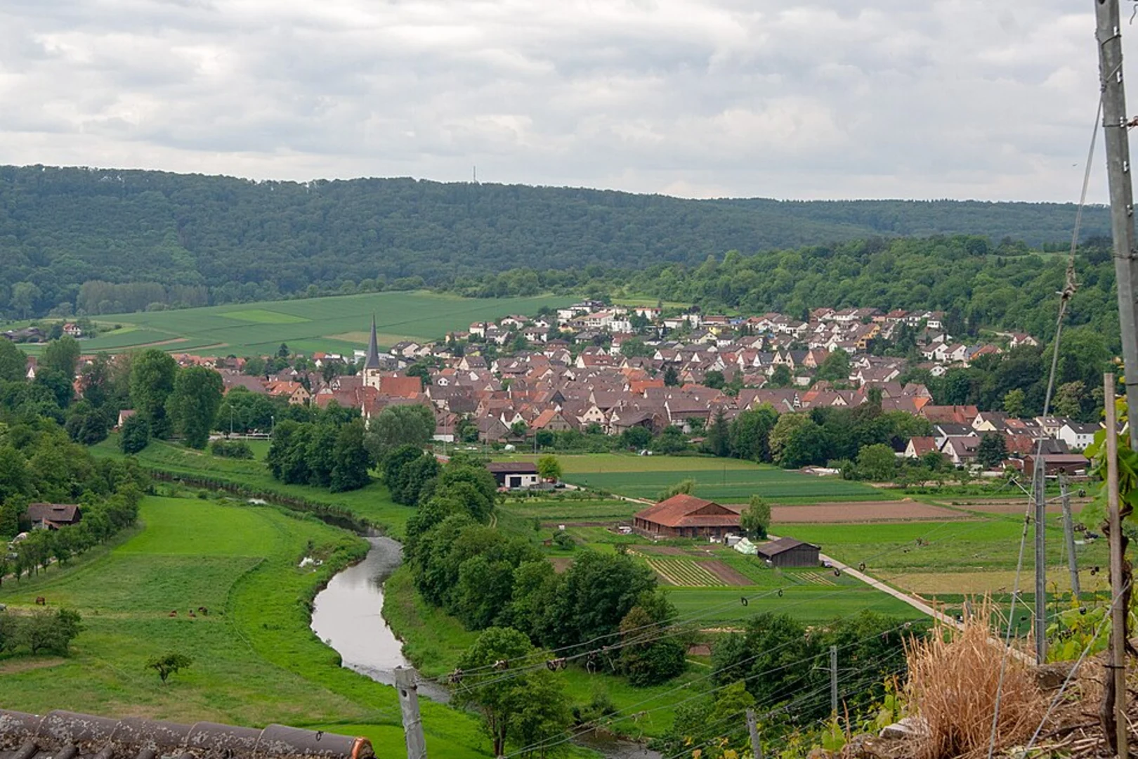 An image depicting the trail Gäurandweg and its surrounding area.