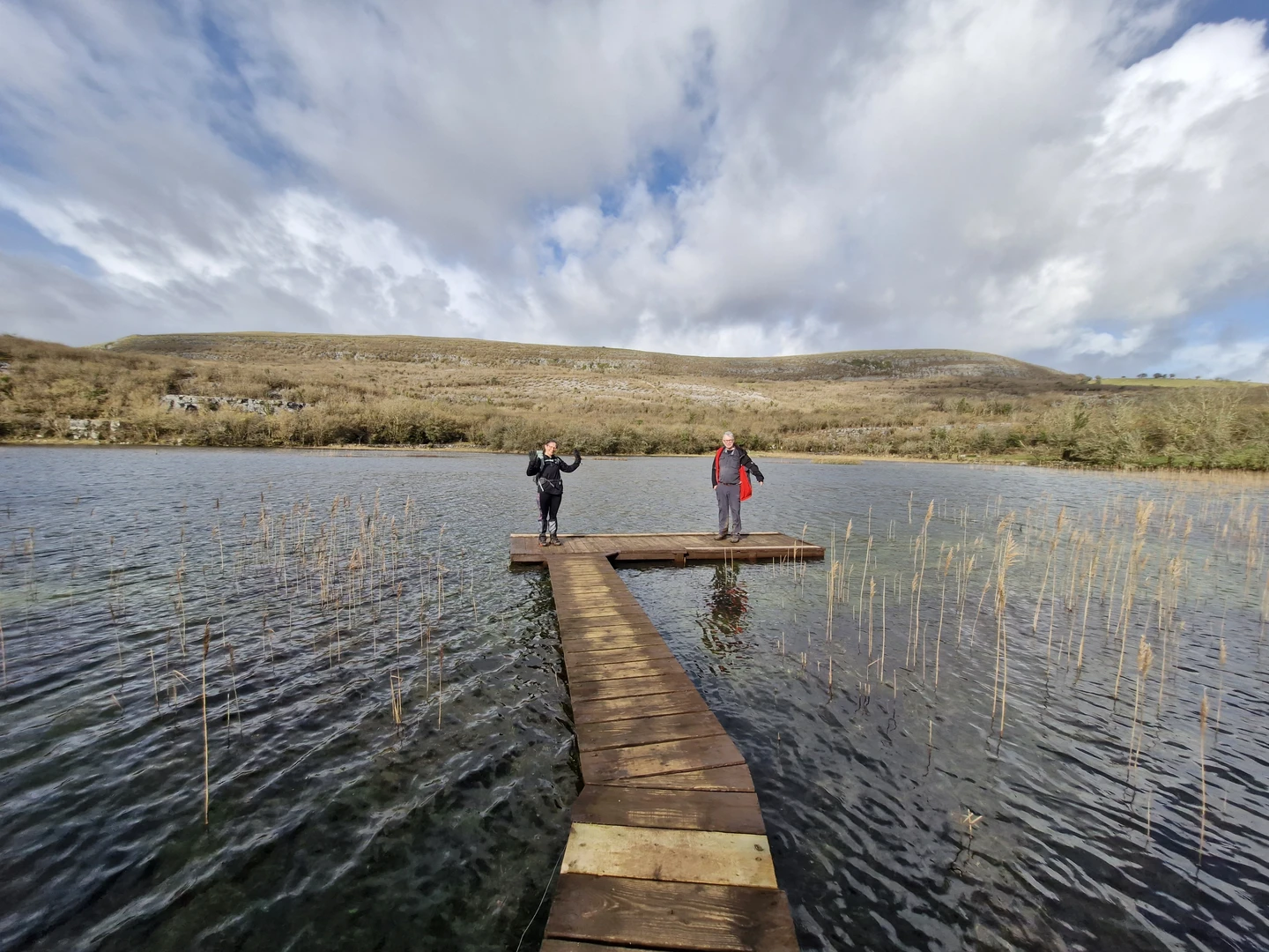 An image depicting the trail lough Avalla Farm Loop and its surrounding area.