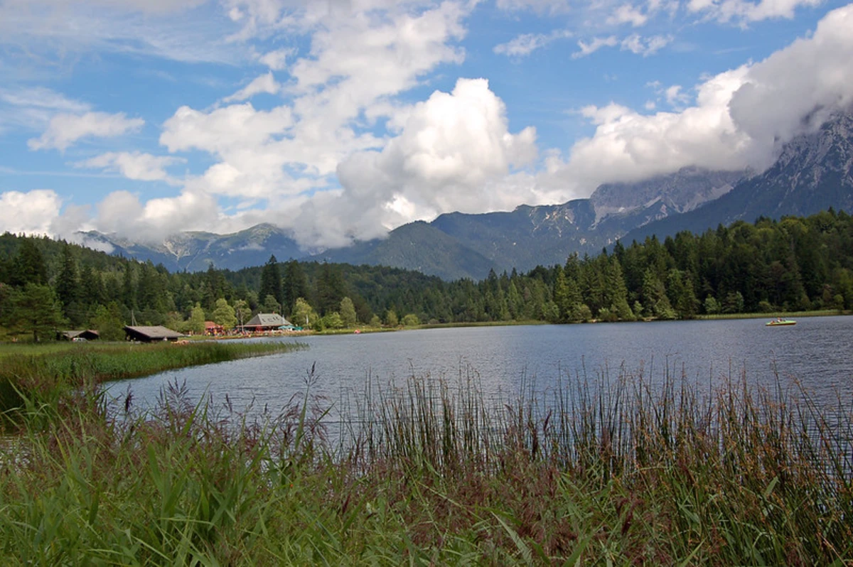Lautersee and Grünkopf Loop via Wanderweg 821 - Mittenwald