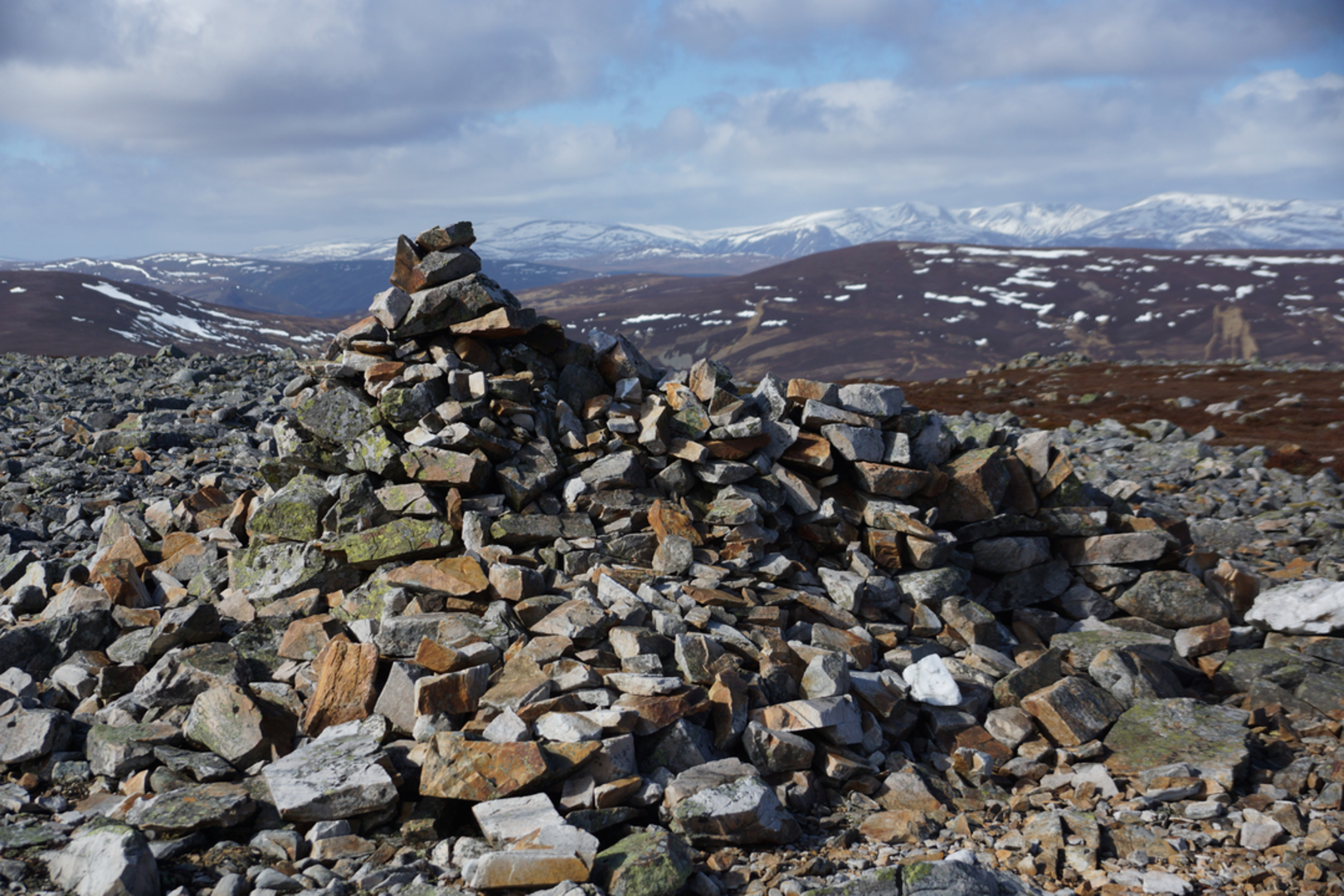 An image depicting the trail Creag nan Gabhar and its surrounding area.