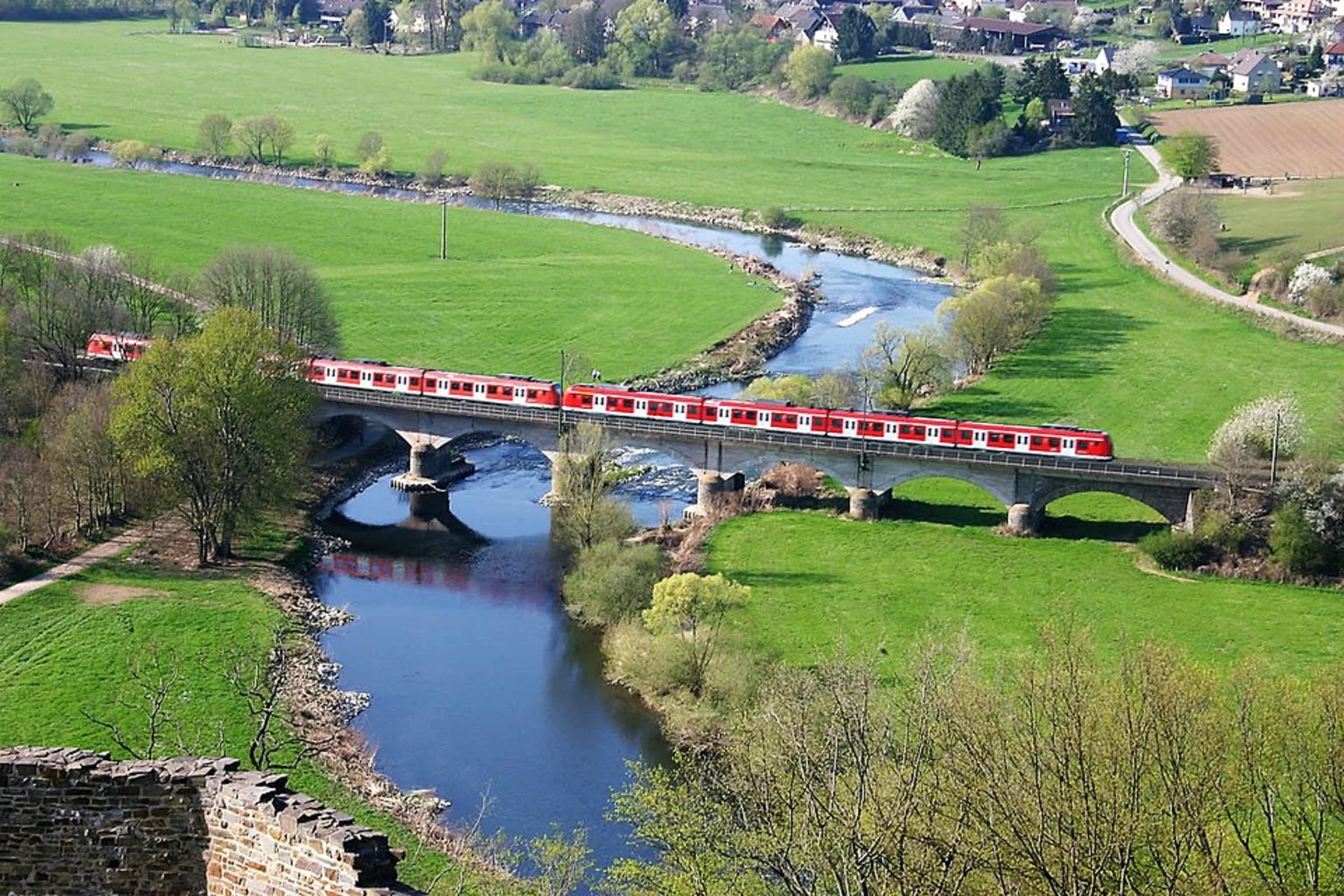 An image depicting the trail Saale Weg and its surrounding area.
