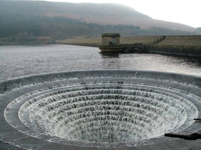 Ladybower Dam, Win Hill and Wooler Knoll Loop