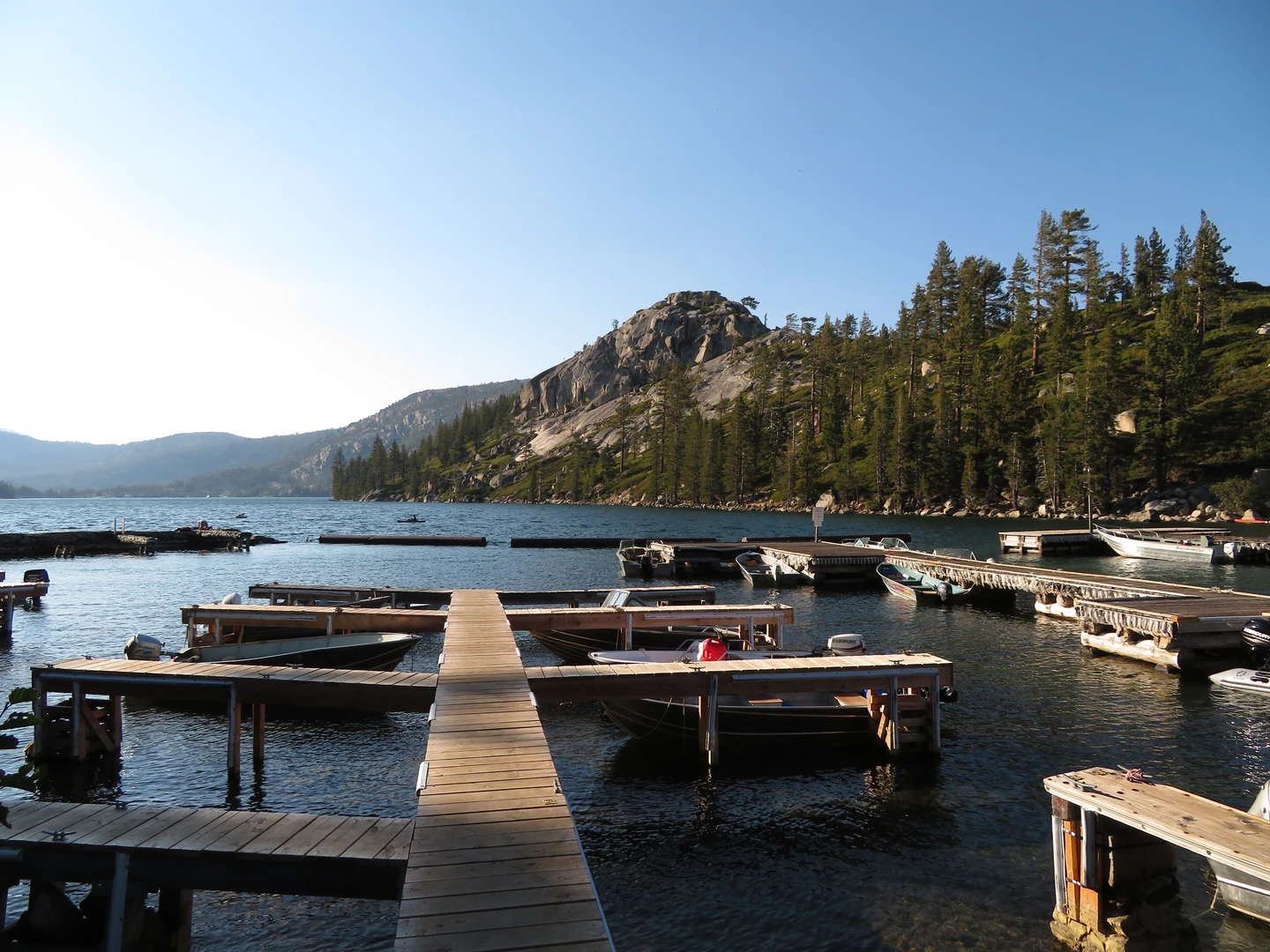 An image depicting the trail Echo Lake and Stoney Ridge Trail and its surrounding area.