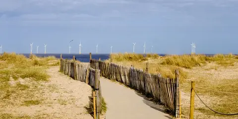 An image depicting the trail Angles Way and its surrounding area.