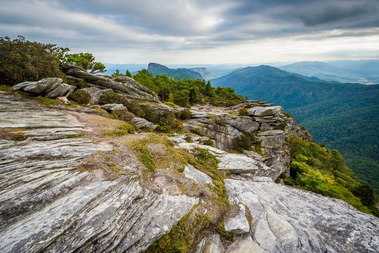 An image depicting the trail Linville Gorge Loop and its surrounding area.