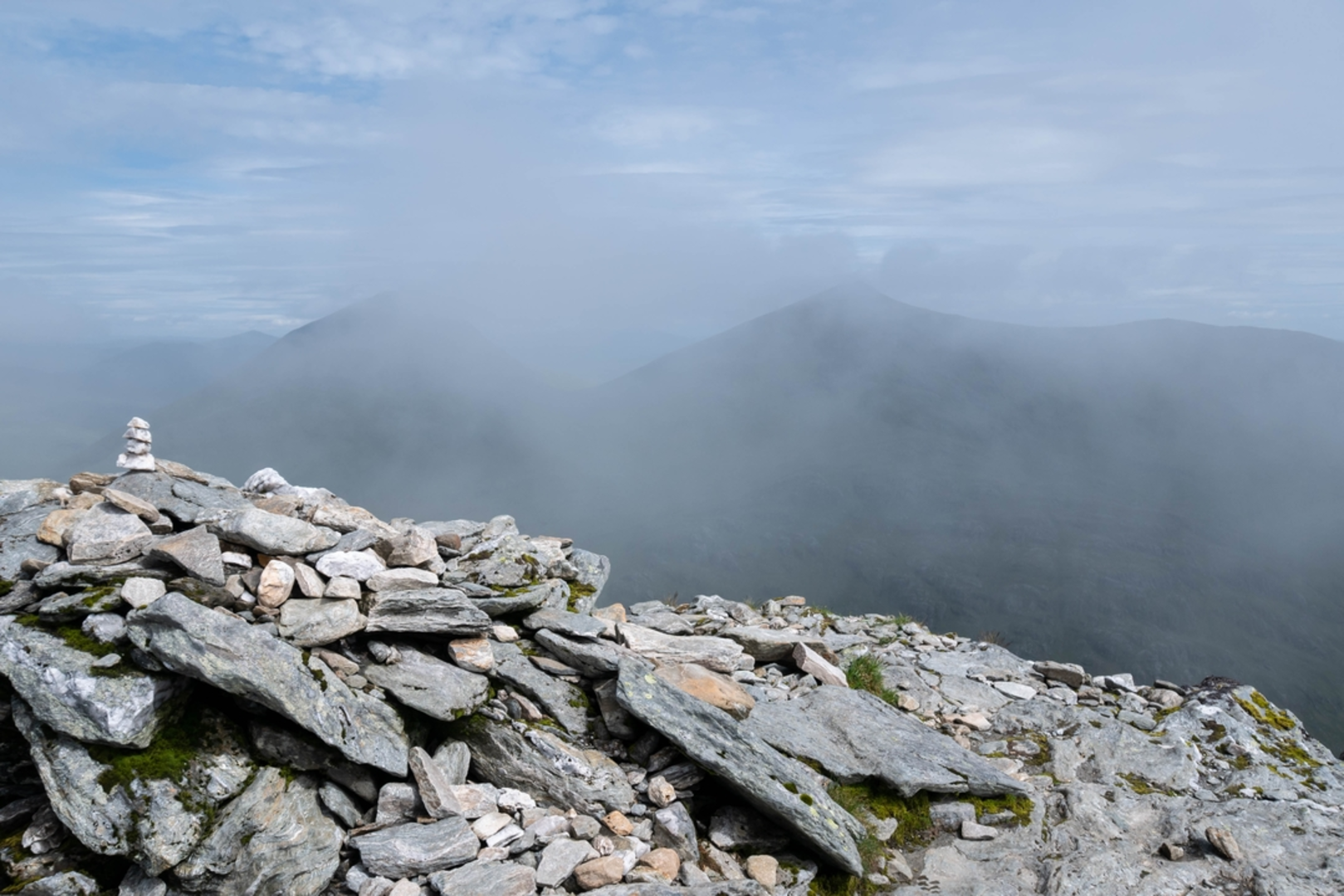 An image depicting the trail Cruach Àrdrain via Beinn Tulaichean and its surrounding area.