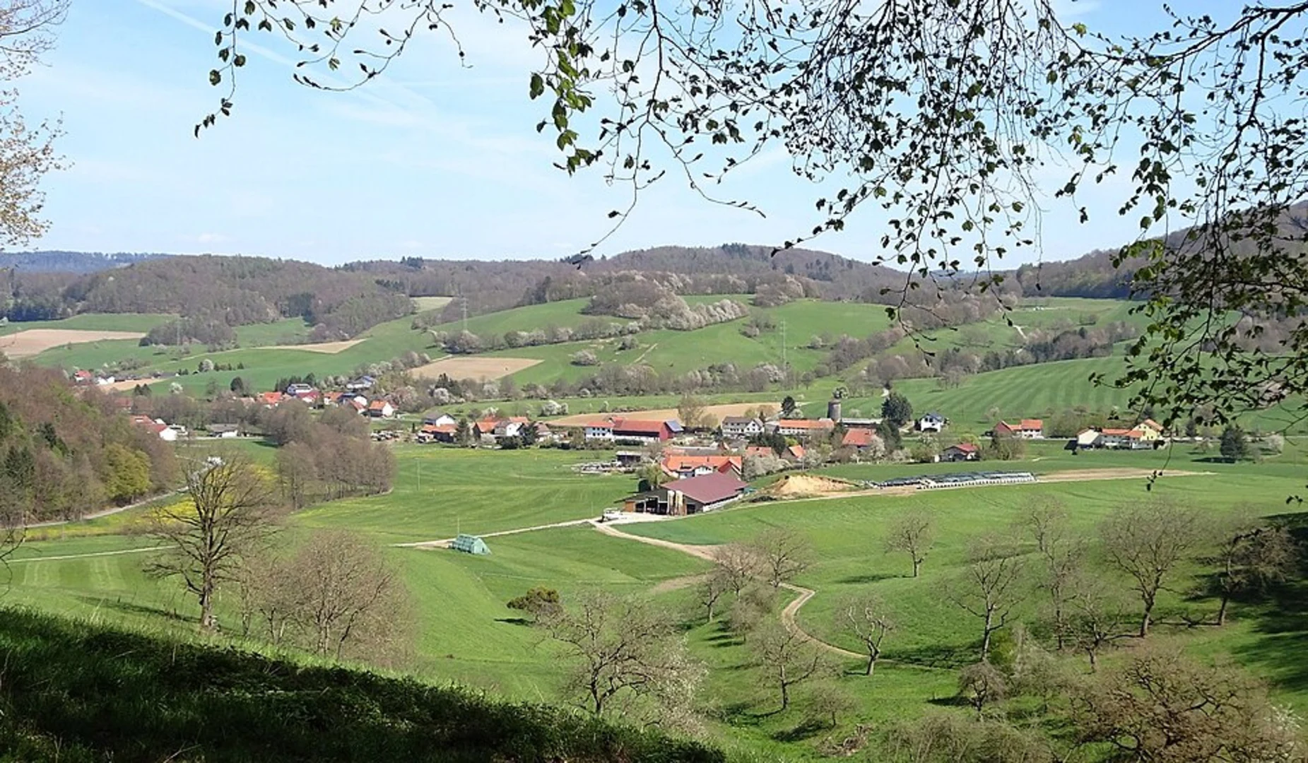 An image depicting the trail Rundwanderweg Gumpen and its surrounding area.
