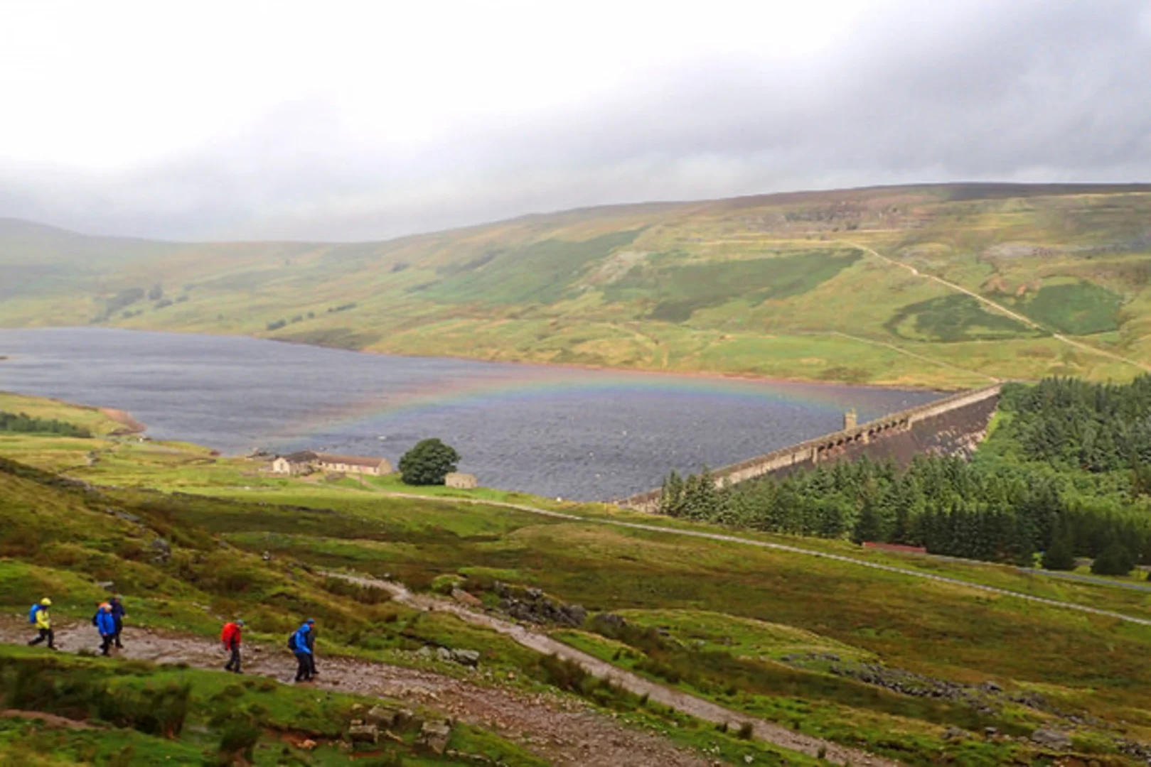 An image depicting the trail Scar House Reservoir and Angram Reservoir Loop and its surrounding area.