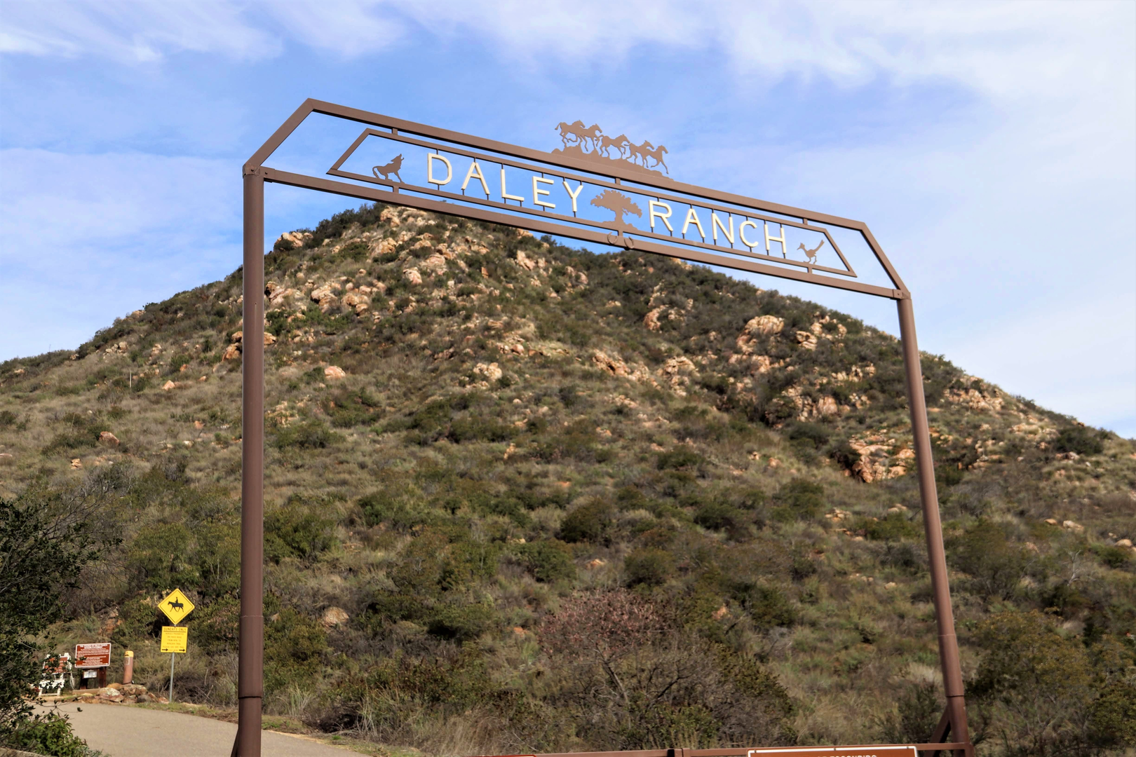An image depicting the trail Boulder Loop Trail, Cougar Ridge Trail and Crest Trail Loop and its surrounding area.
