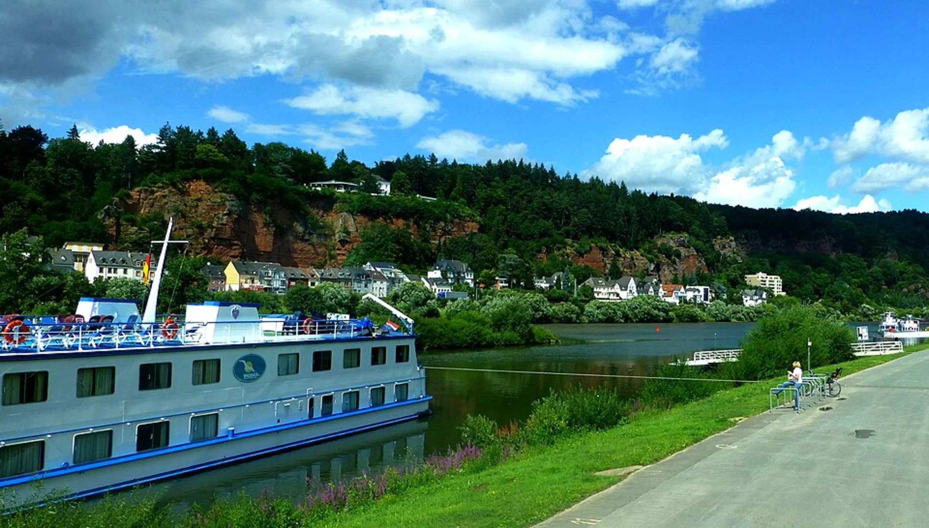 An image depicting the trail Rompertsweg and Grundweg Loop and its surrounding area.