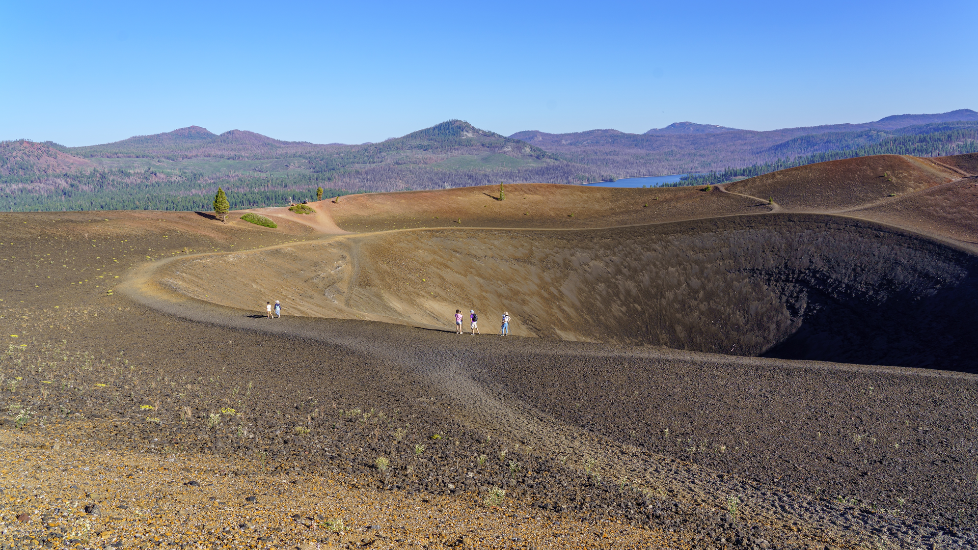 An image depicting the trail Butte Lake and Snag Lake Loop and its surrounding area.