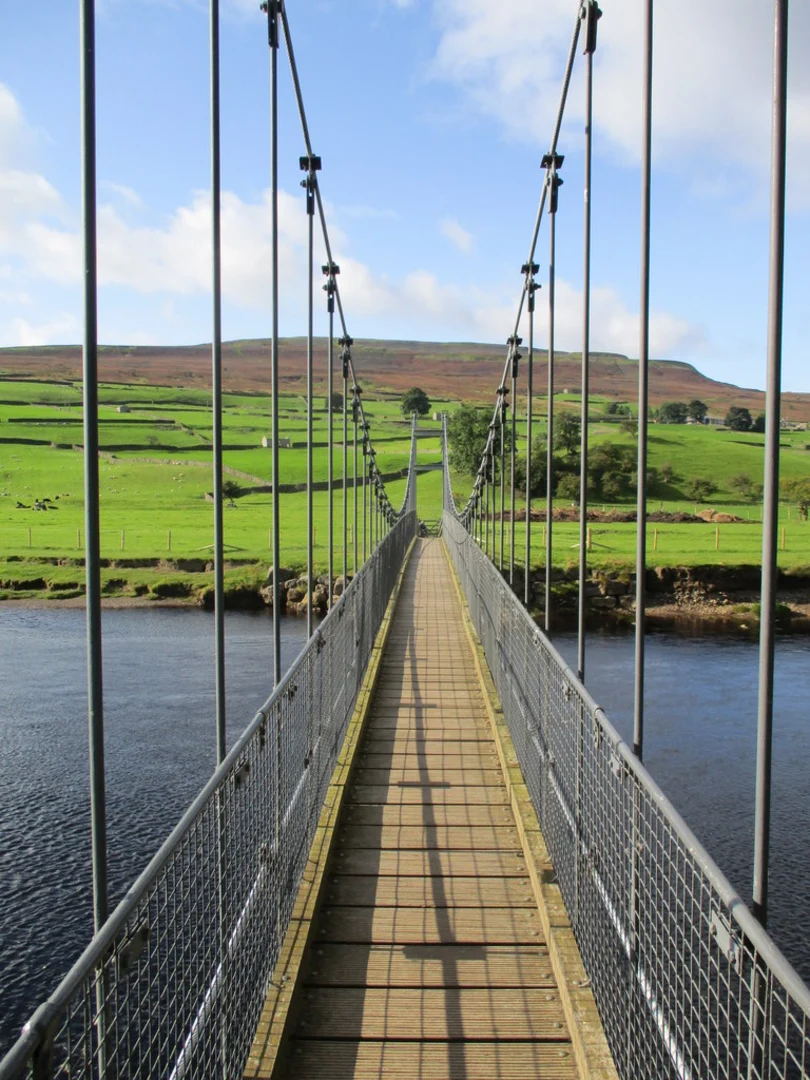 An image depicting the trail Reeth Walk and its surrounding area.