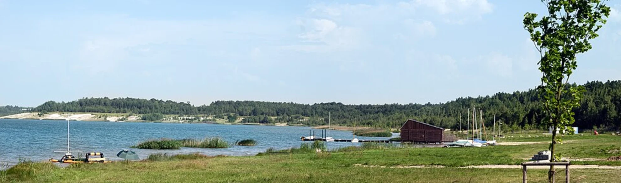 An image depicting the trail Haselbacher See Loop and its surrounding area.