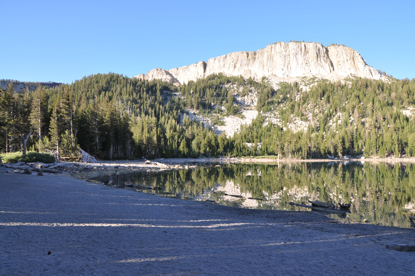 An image depicting the trail McLeod Lake Loop and its surrounding area.