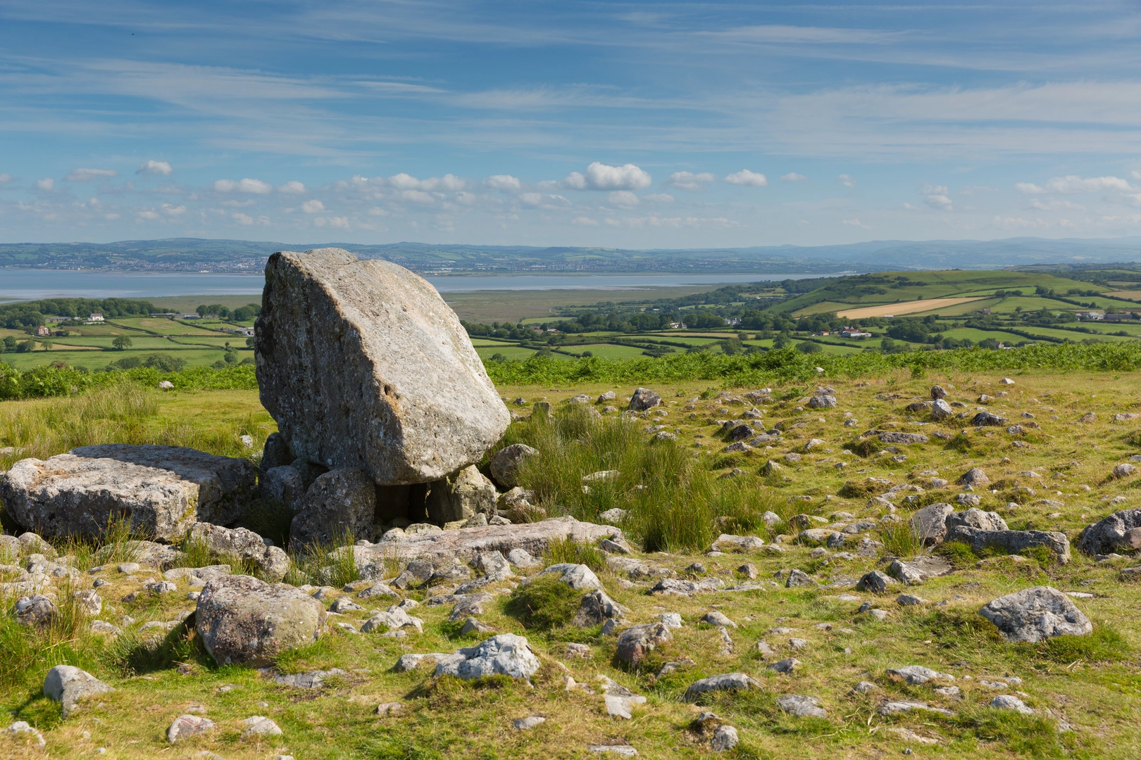 An image depicting the trail Cefn Bryn and Three Cliffs Bay from Penmaen and its surrounding area.
