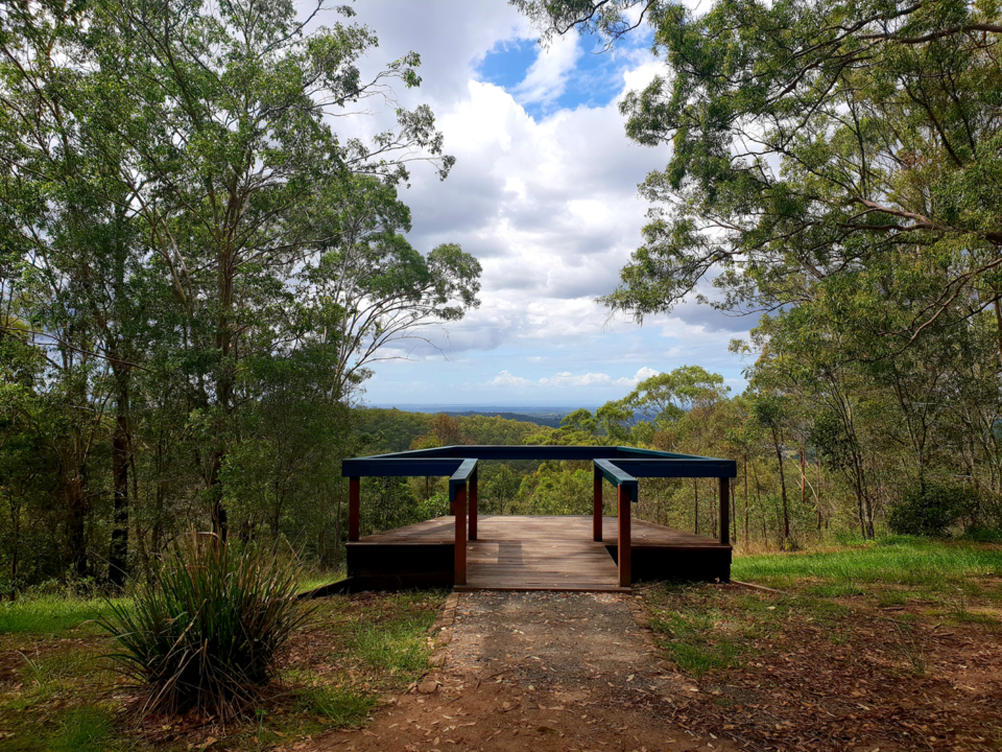 An image depicting the trail Mount Nebo Lookout Walk and its surrounding area.