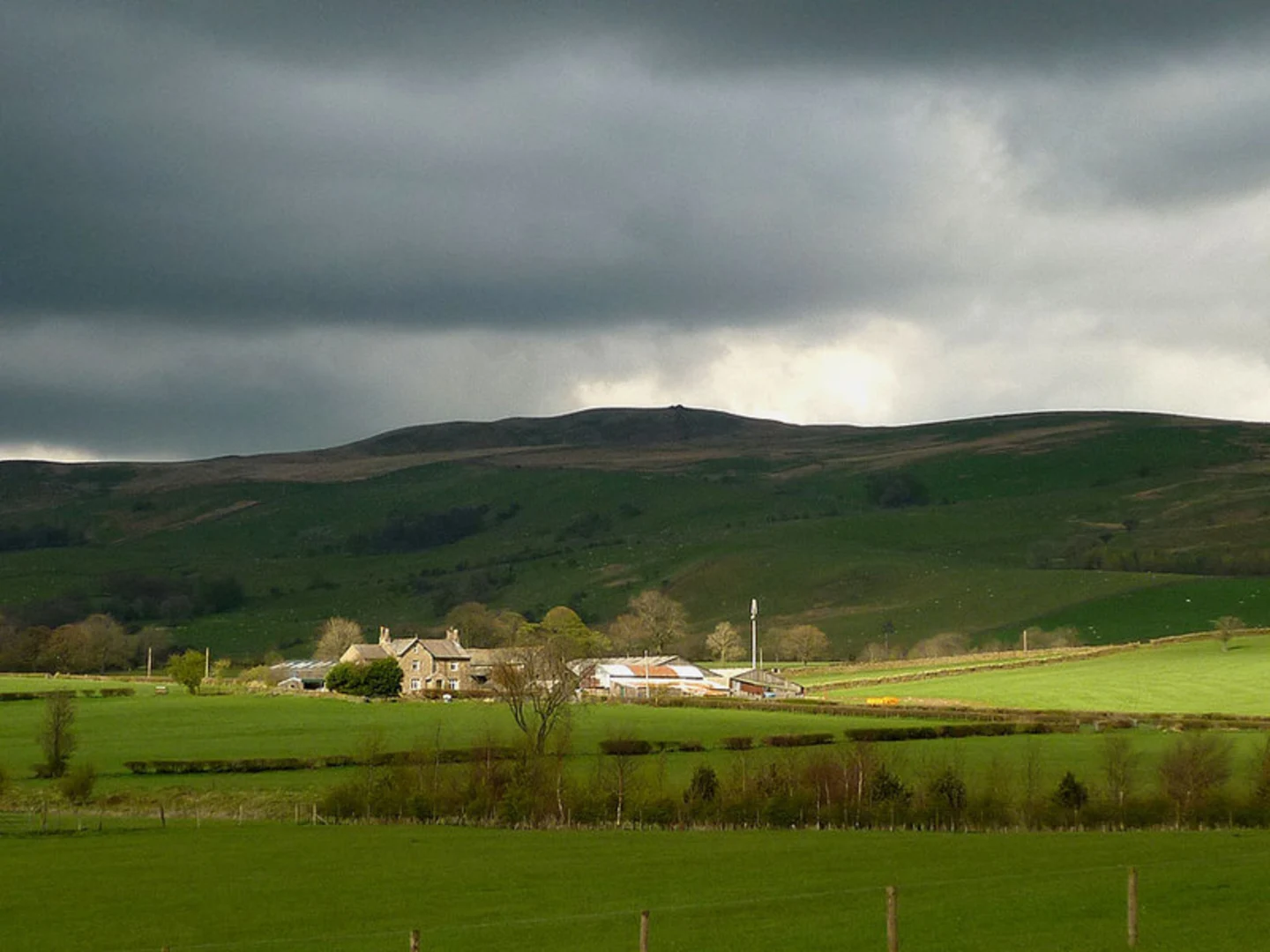 An image depicting the trail Casterton to Barbon Loop via Brownthwaite and its surrounding area.