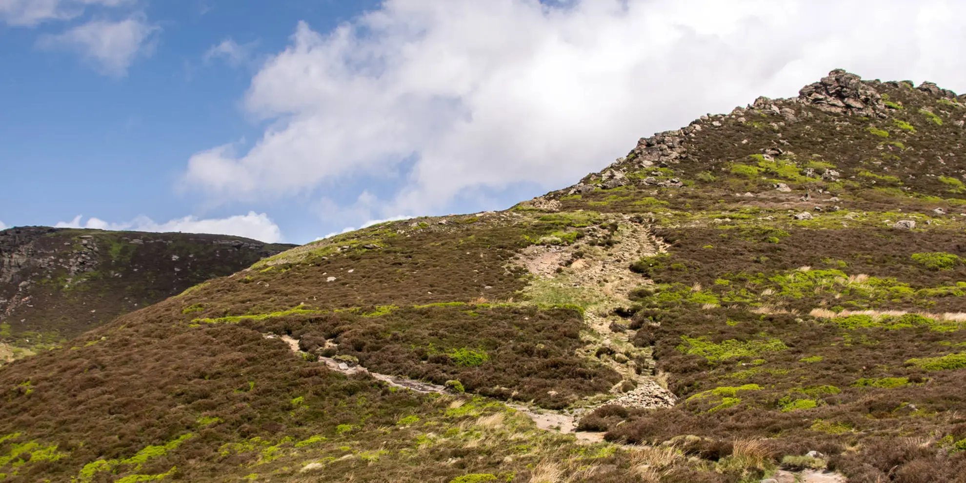 An image depicting the trail Ringing Roger and Grindslow Knoll from Edale and its surrounding area.