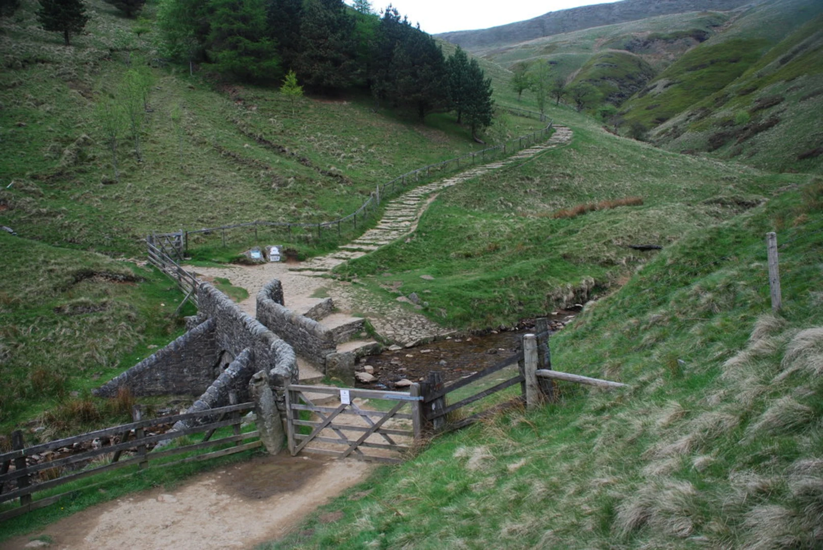 An image depicting the trail Jacob's Ladder and Crowden Tower Loop and its surrounding area.