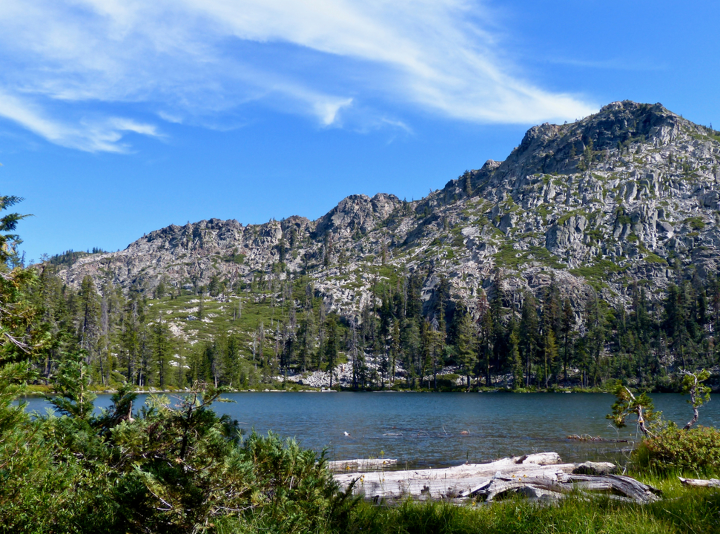 An image depicting the trail Twin Lakes via Theodore Solomons Trail and its surrounding area.