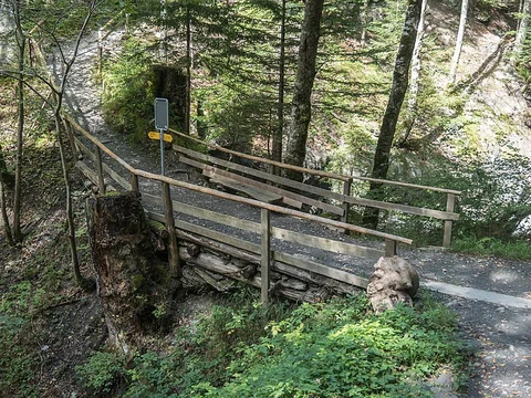 An image depicting the trail Taminaschlucht Rundweg and its surrounding area.
