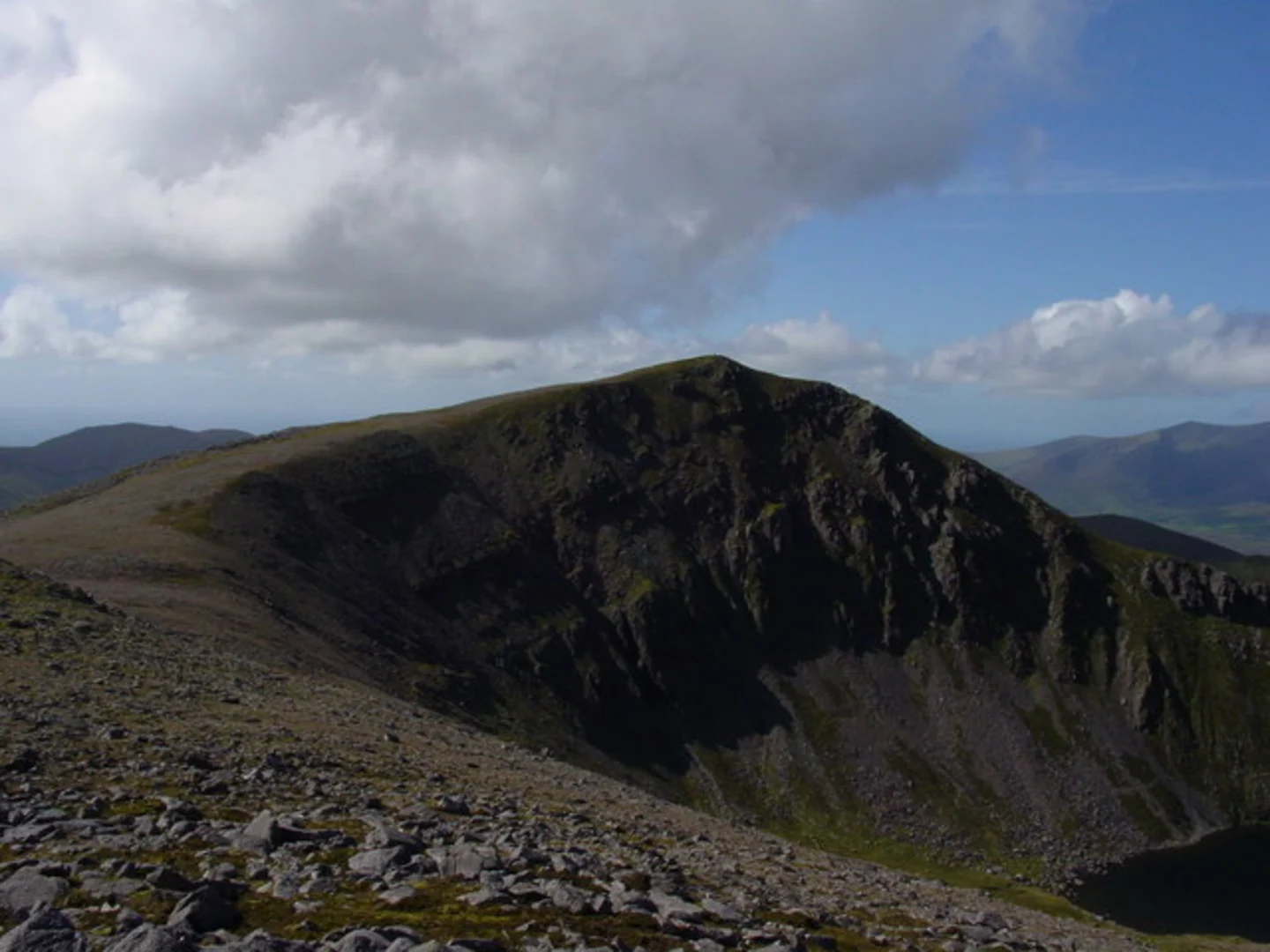 An image depicting the trail Beenoskee and Stradbally Mountain and its surrounding area.