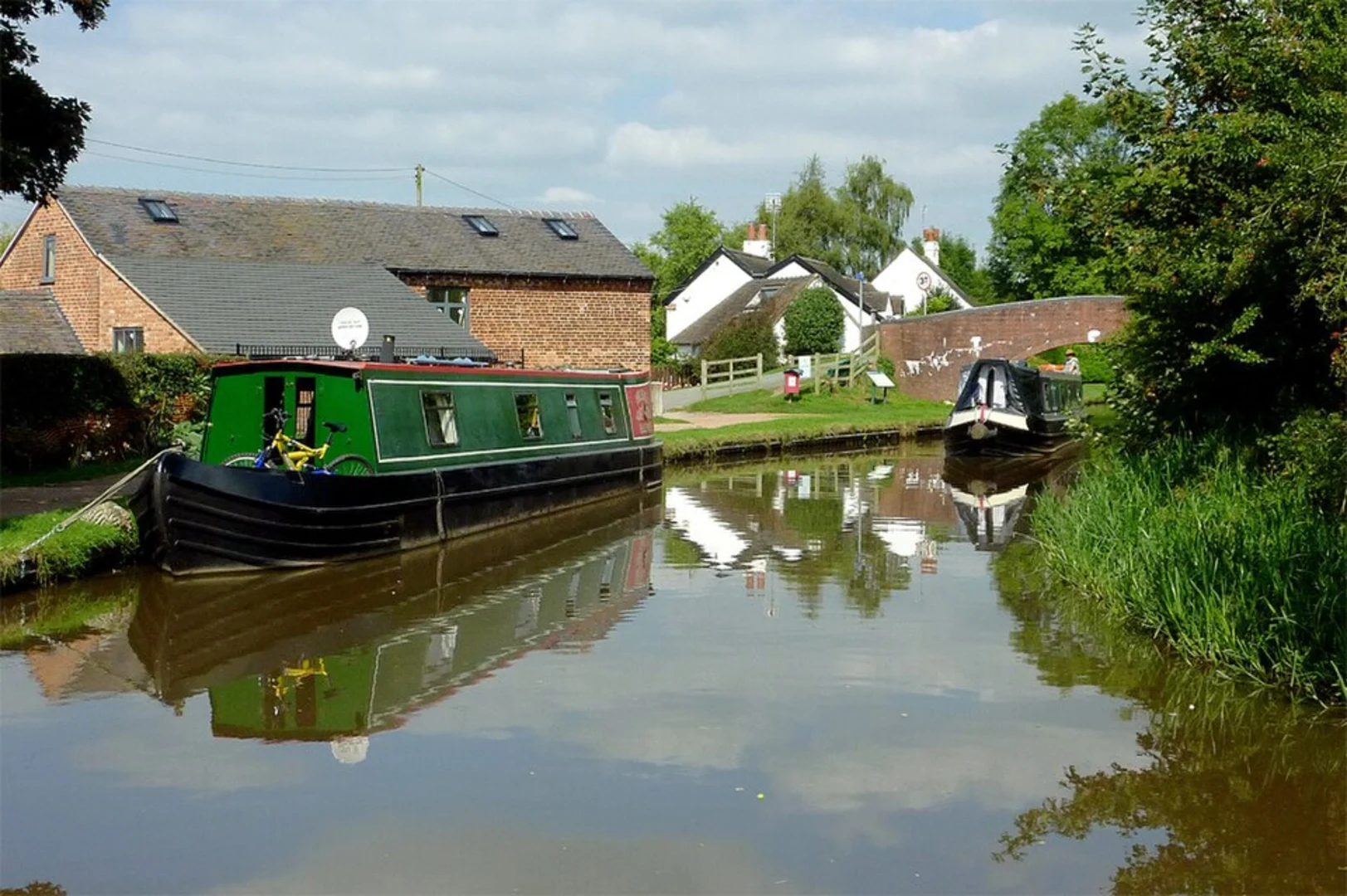 An image depicting the trail Aston by Stone Loop and its surrounding area.