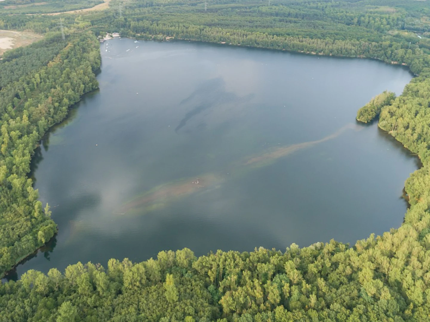 An image depicting the trail Bleibtreusee via Seenrunde S and Ville A4 and its surrounding area.