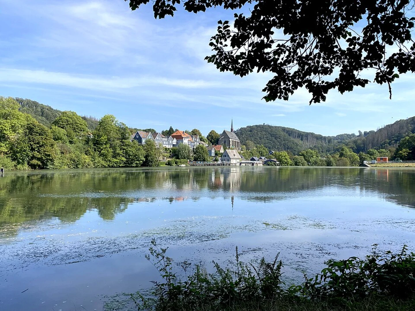 An image depicting the trail Niederdahl to Beyenburg via Beyenburger Stausee and its surrounding area.