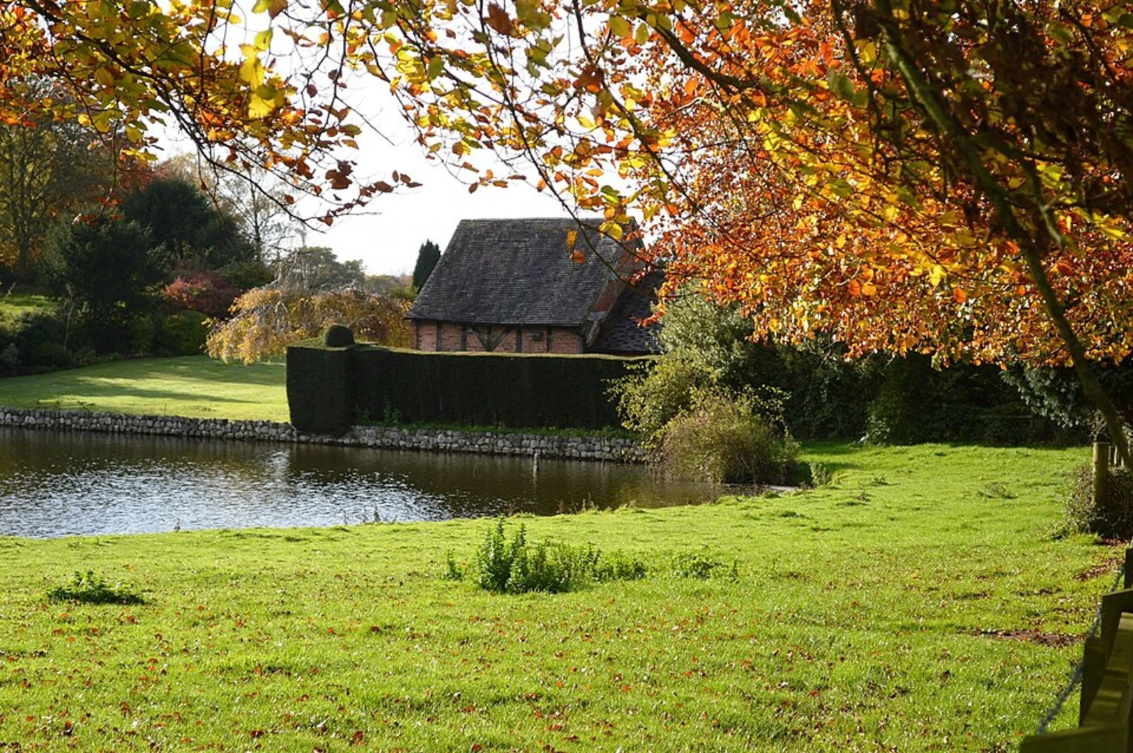 An image depicting the trail Ludstone Hall Walk and its surrounding area.