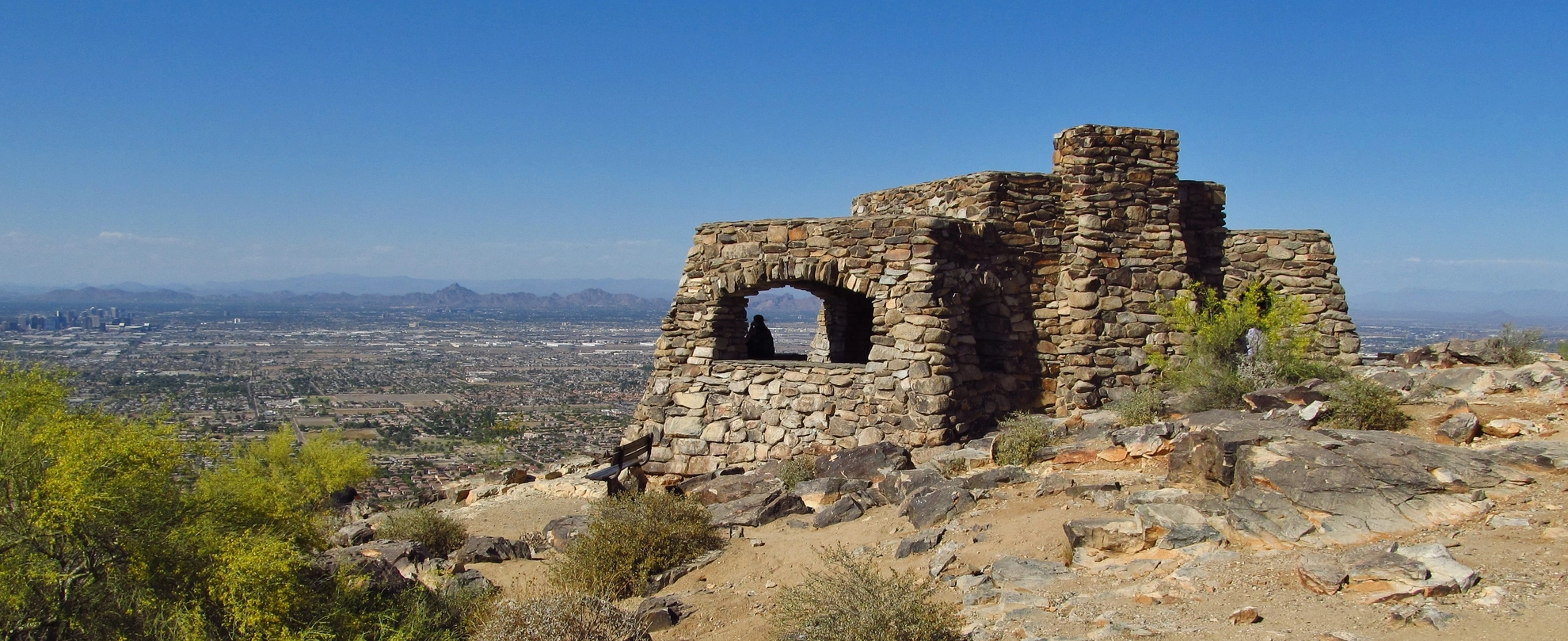 An image depicting the trail Bajada Trail and its surrounding area.