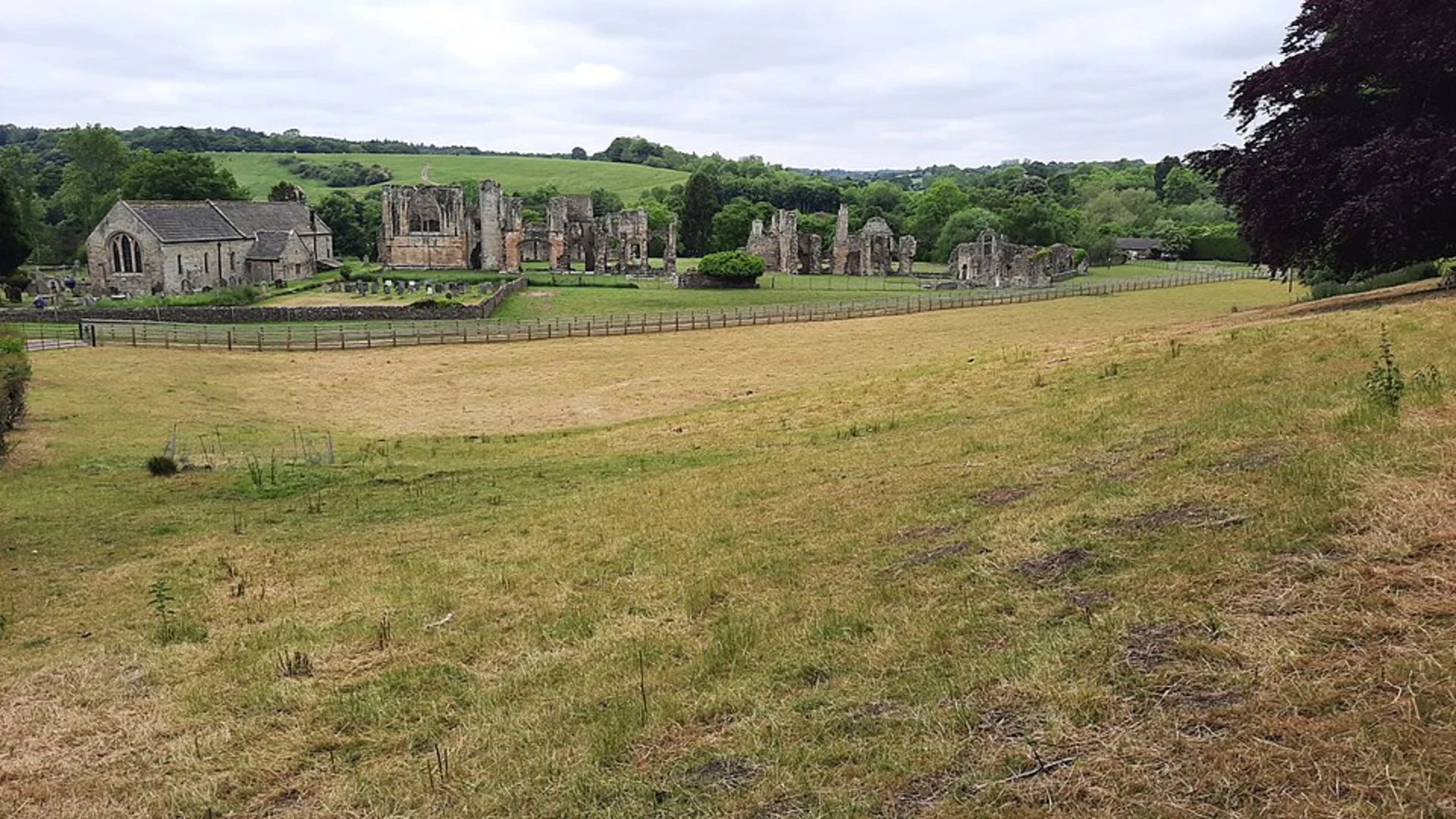 An image depicting the trail Easby Abbey Loop and its surrounding area.